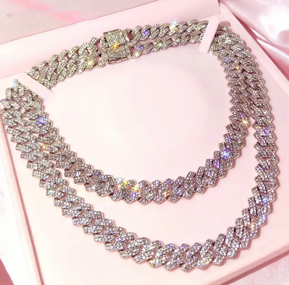 Beyond VVS’s necklace & bracelet set