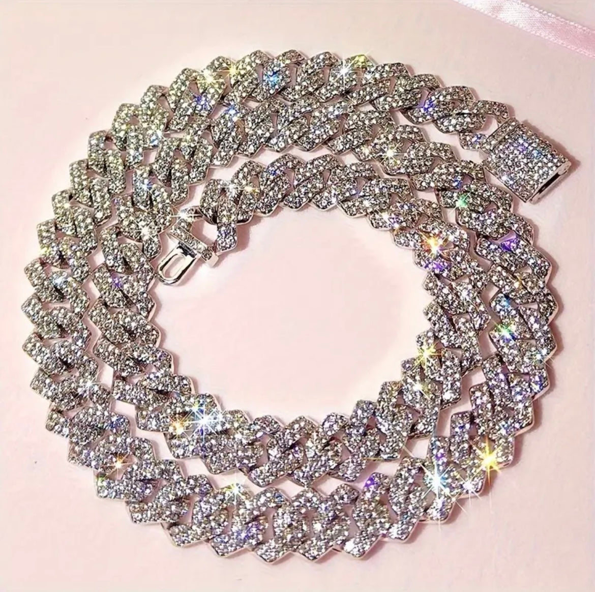 Beyond VVS’s necklace & bracelet set