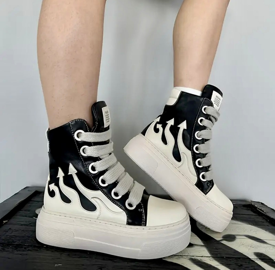 “Walking Flames” platform sneakers